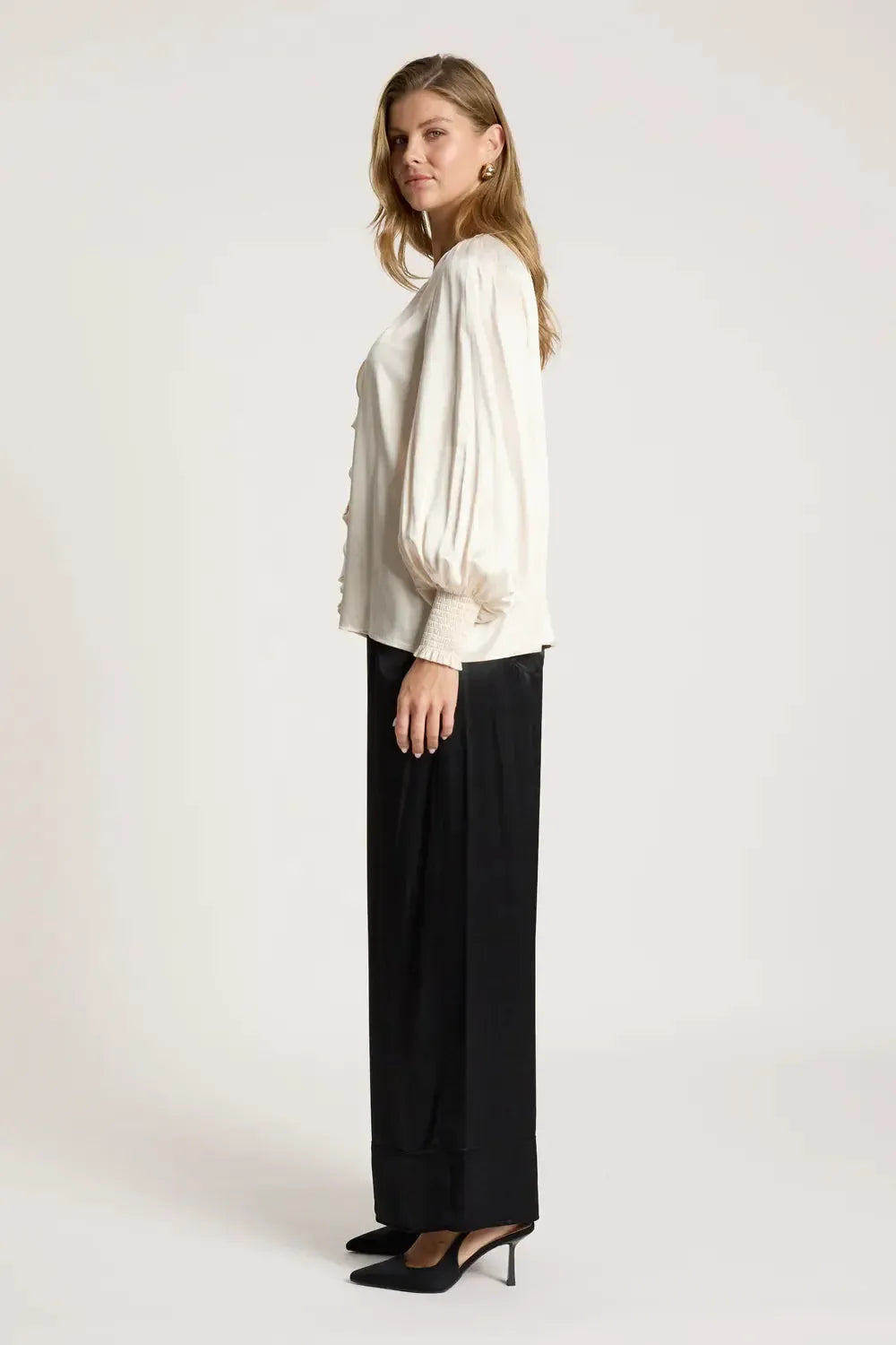 San Frill Top - Dune-Tops-Eb & Ive-The Bay Room