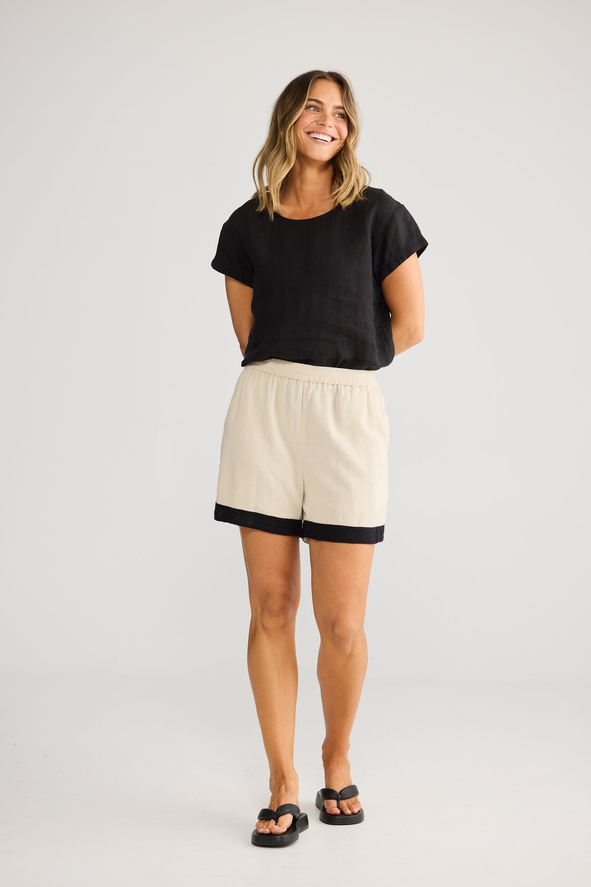 Playa Short - Natural with Black